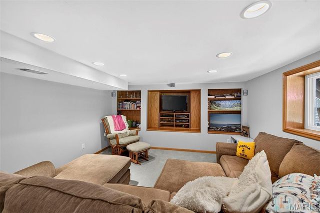 334 Clayton Oaks Drive, Ellisville, MO 63011