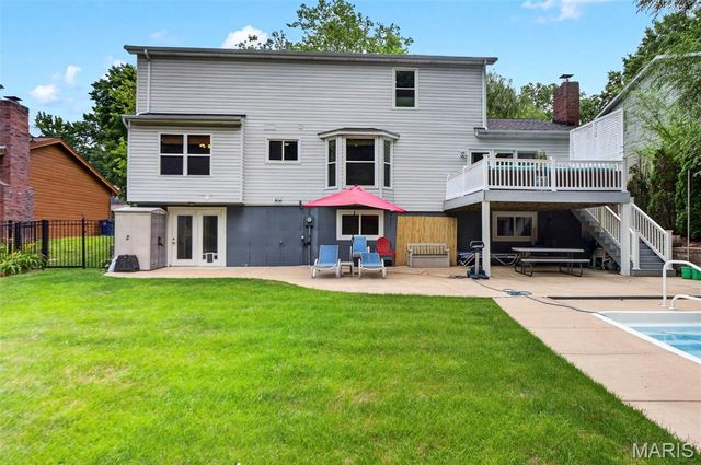 334 Clayton Oaks Drive, Ellisville, MO 63011