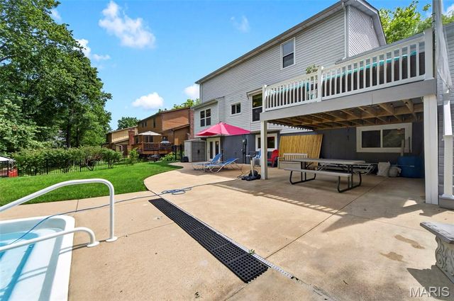 334 Clayton Oaks Drive, Ellisville, MO 63011