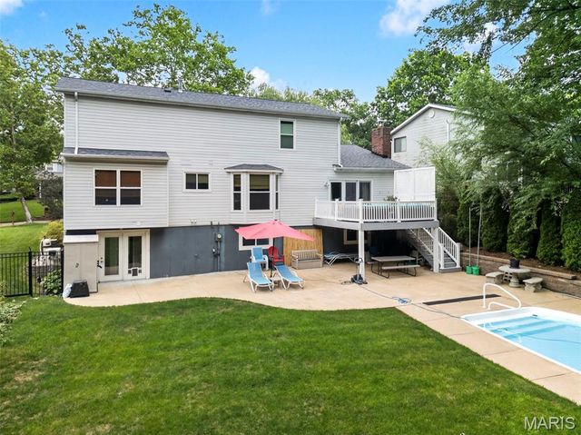 334 Clayton Oaks Drive, Ellisville, MO 63011