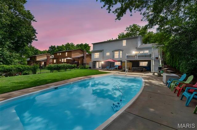 334 Clayton Oaks Drive, Ellisville, MO 63011