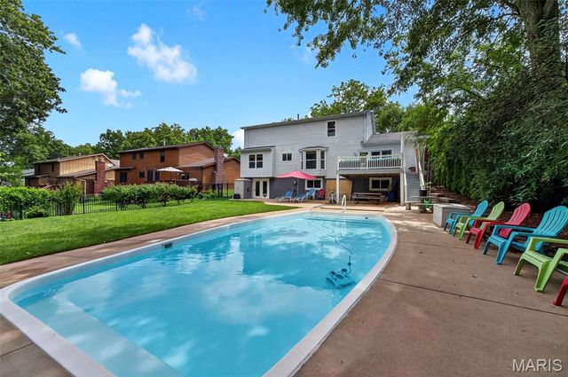 334 Clayton Oaks Drive, Ellisville, MO 63011