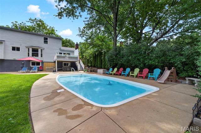 334 Clayton Oaks Drive, Ellisville, MO 63011