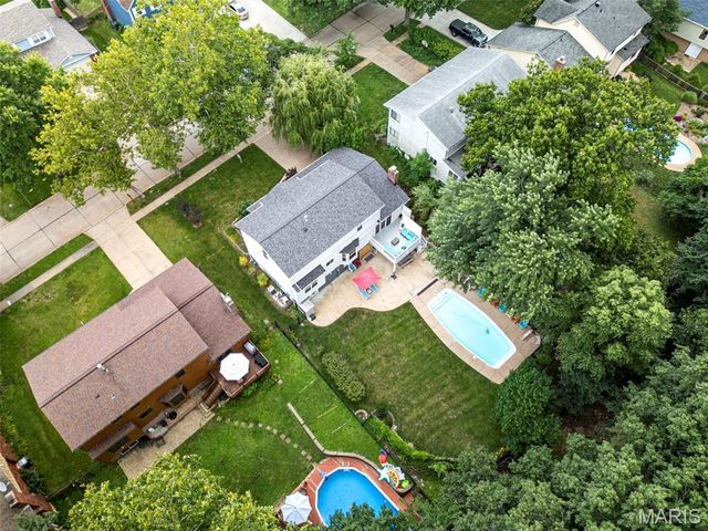 334 Clayton Oaks Drive, Ellisville, MO 63011