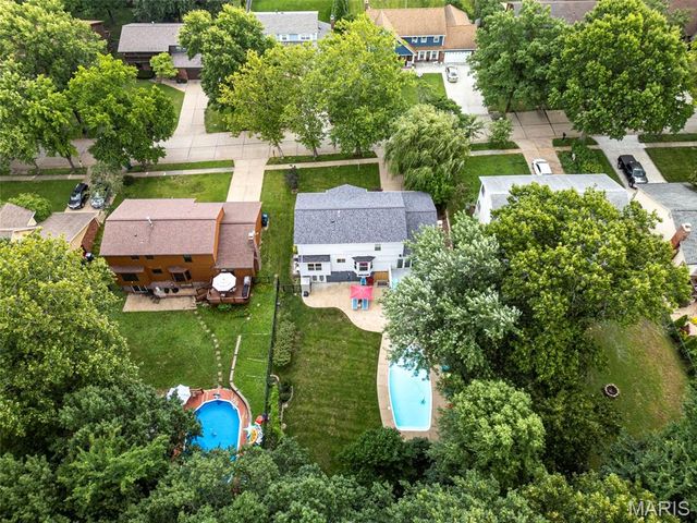 334 Clayton Oaks Drive, Ellisville, MO 63011