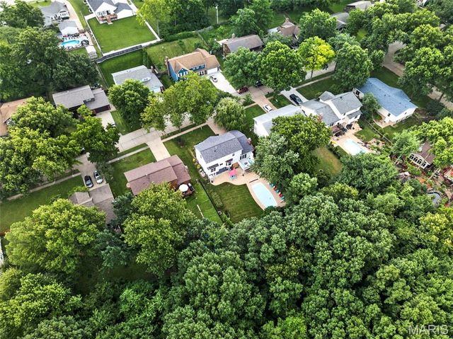 334 Clayton Oaks Drive, Ellisville, MO 63011