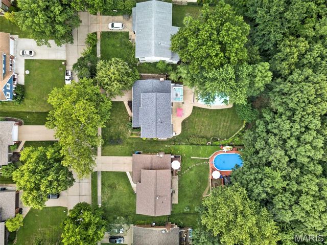 334 Clayton Oaks Drive, Ellisville, MO 63011