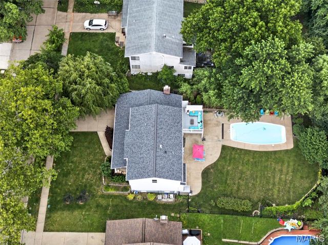 334 Clayton Oaks Drive, Ellisville, MO 63011