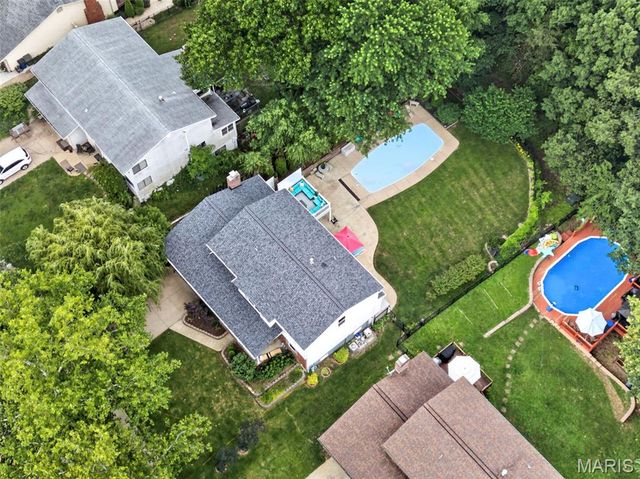 334 Clayton Oaks Drive, Ellisville, MO 63011