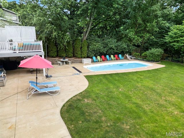 334 Clayton Oaks Drive, Ellisville, MO 63011