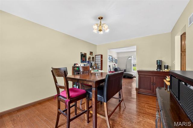 334 Clayton Oaks Drive, Ellisville, MO 63011