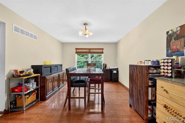 334 Clayton Oaks Drive, Ellisville, MO 63011