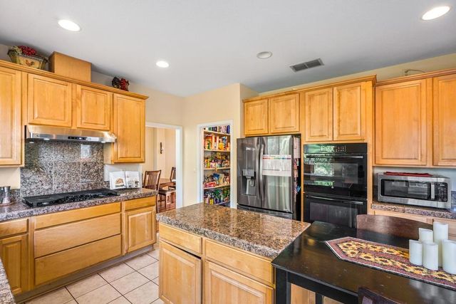 8432 Arrowroot Cir, Antelope, CA 95843