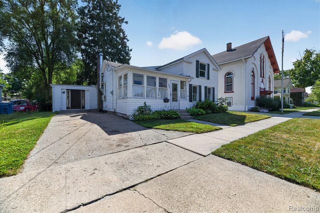 103 Washington Street, Holly, MI 48442