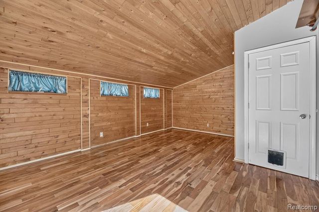 103 Washington Street, Holly, MI 48442