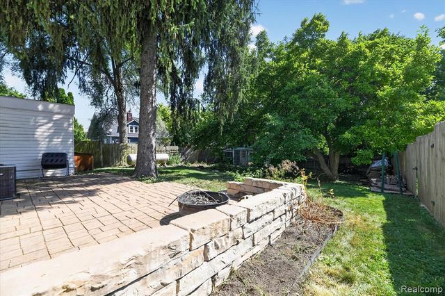 103 Washington Street, Holly, MI 48442