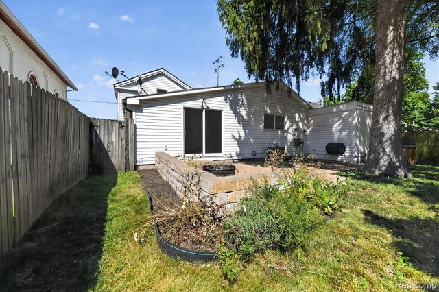 103 Washington Street, Holly, MI 48442