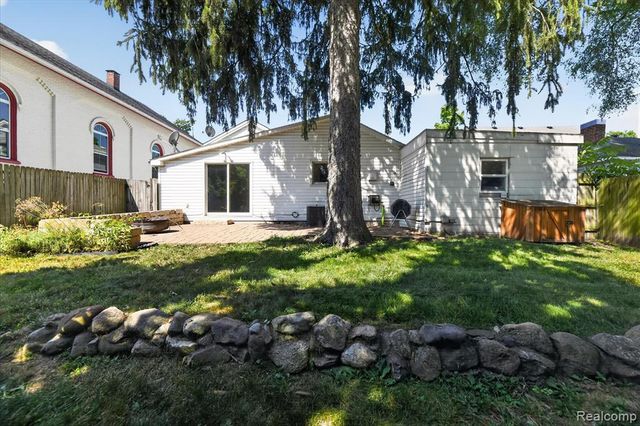 103 Washington Street, Holly, MI 48442