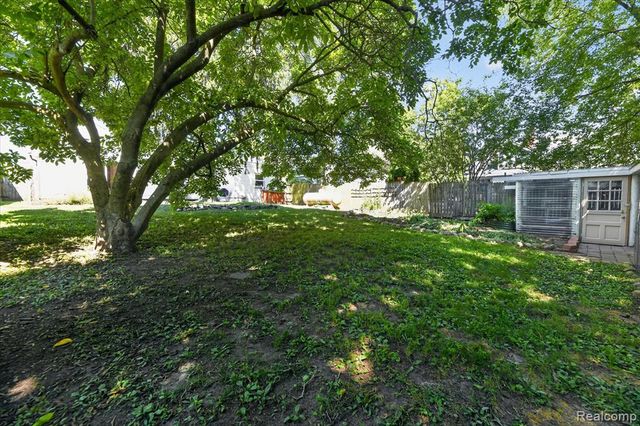 103 Washington Street, Holly, MI 48442
