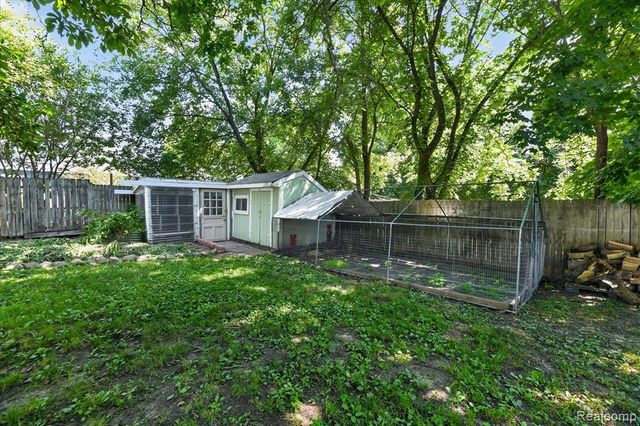 103 Washington Street, Holly, MI 48442