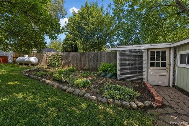 103 Washington Street, Holly, MI 48442