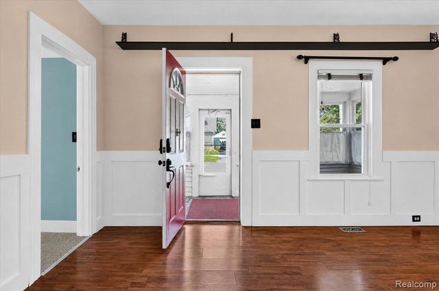 103 Washington Street, Holly, MI 48442