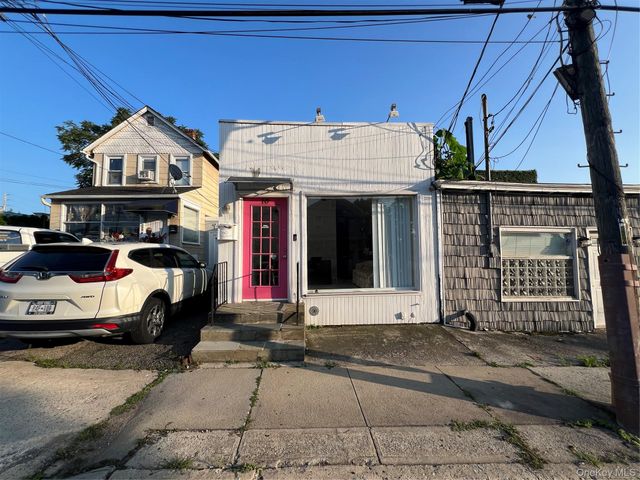 10 Willowdale Avenue, Port Washington, NY 11050