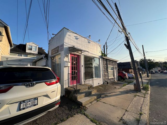 10 Willowdale Avenue, Port Washington, NY 11050