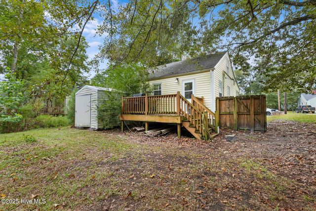 32 E Bayshore Boulevard, Jacksonville, NC 28540