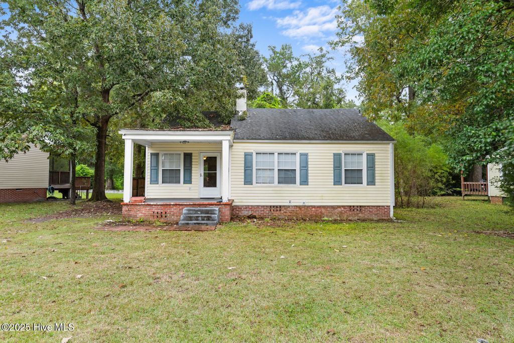 32 E Bayshore Boulevard, Jacksonville, NC 28540