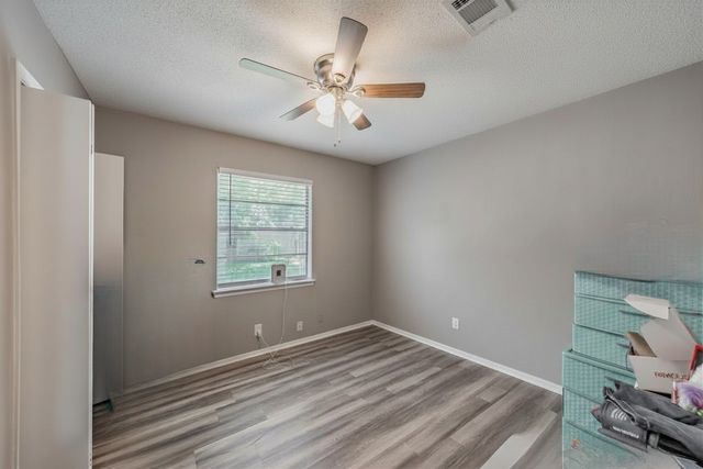 313 Hawthorne Lane, Grand Prairie, TX 75052