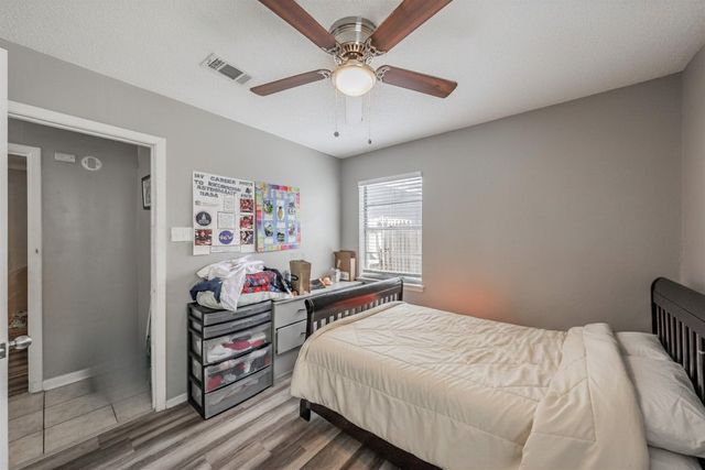 313 Hawthorne Lane, Grand Prairie, TX 75052