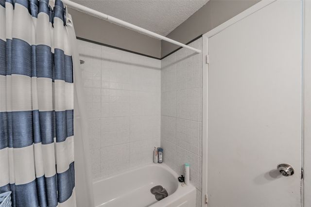 313 Hawthorne Lane, Grand Prairie, TX 75052