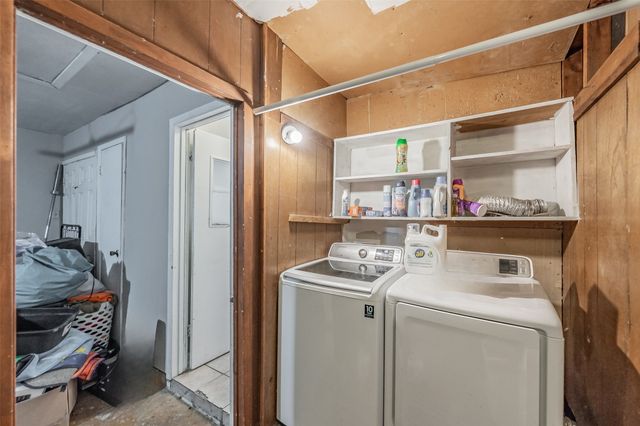 313 Hawthorne Lane, Grand Prairie, TX 75052