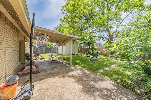 313 Hawthorne Lane, Grand Prairie, TX 75052