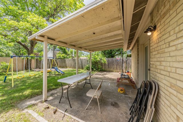 313 Hawthorne Lane, Grand Prairie, TX 75052