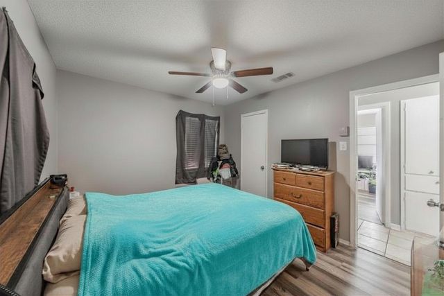 313 Hawthorne Lane, Grand Prairie, TX 75052