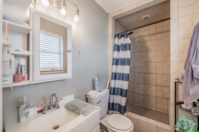 313 Hawthorne Lane, Grand Prairie, TX 75052