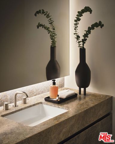 9200 Wilshire Blvd 206E, Beverly Hills, CA 90212