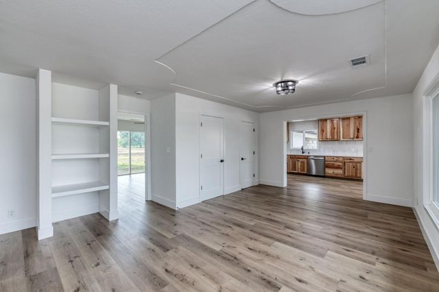 545 N Rio Vista Avenue, Sanger, CA 93657