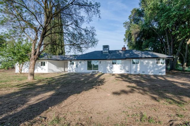 545 N Rio Vista Avenue, Sanger, CA 93657