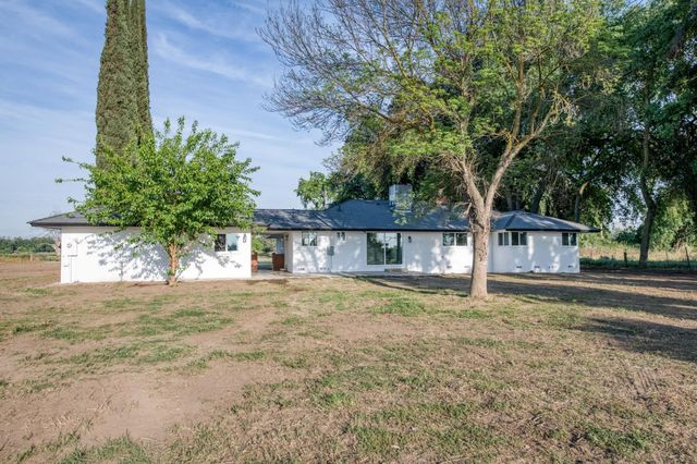 545 N Rio Vista Avenue, Sanger, CA 93657