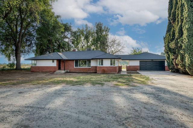 545 N Rio Vista Avenue, Sanger, CA 93657