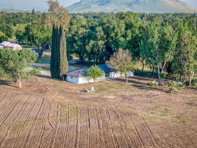 545 N Rio Vista Avenue, Sanger, CA 93657