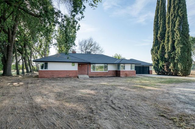 545 N Rio Vista Avenue, Sanger, CA 93657