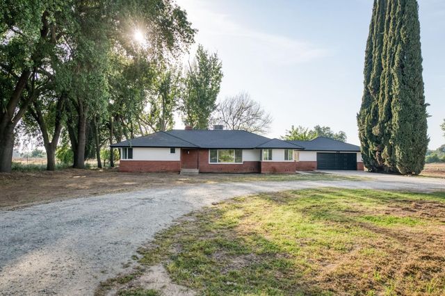 545 N Rio Vista Avenue, Sanger, CA 93657