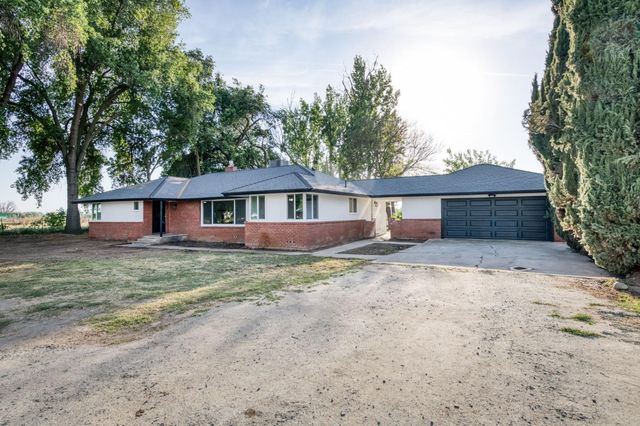 545 N Rio Vista Avenue, Sanger, CA 93657