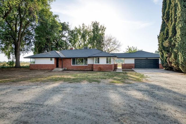 545 N Rio Vista Avenue, Sanger, CA 93657