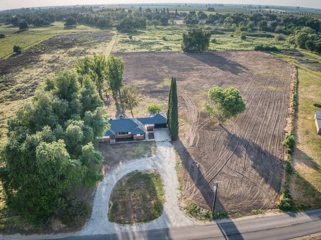 545 N Rio Vista Avenue, Sanger, CA 93657