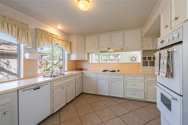 16419 Laurelfield Drive, Houston, TX 77059